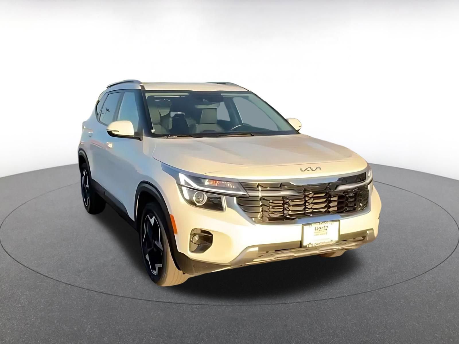 Used 2025 Kia Seltos S image 3