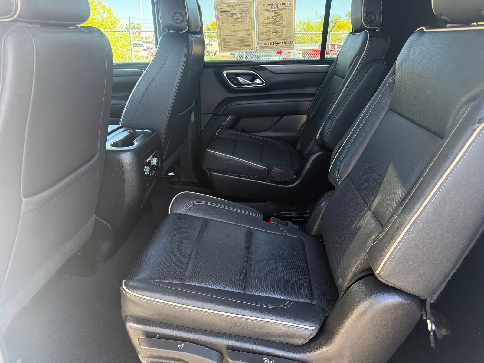 Used 2024 GMC Yukon XL SLT w/ SLT Luxury Package image 26