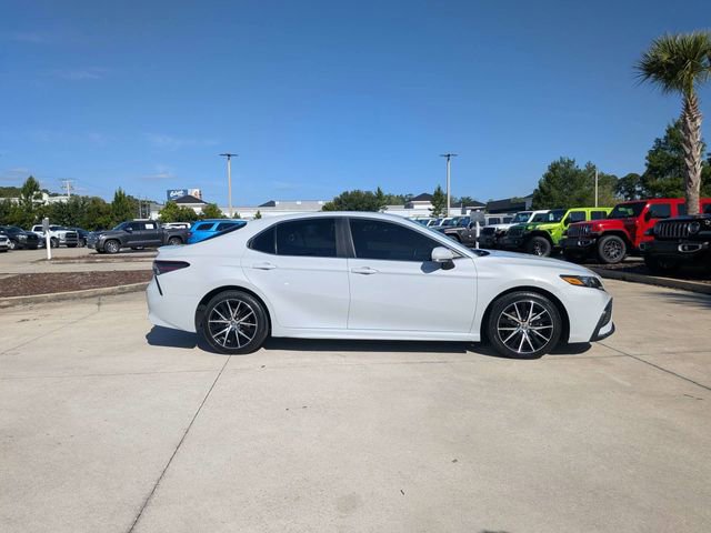 Used 2023 Toyota Camry SE FWD image 2