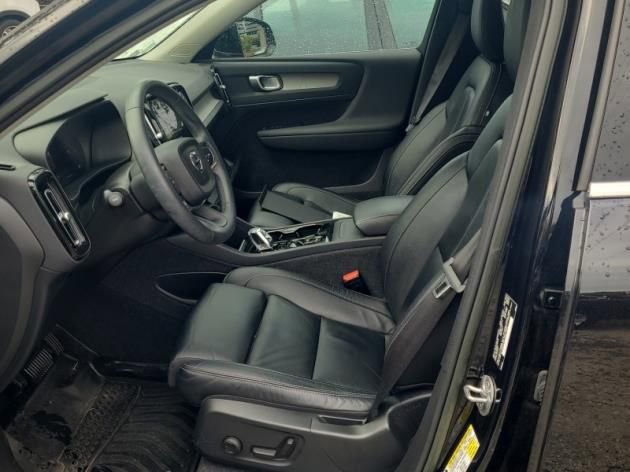 Certified 2023 Volvo XC40 B5 Plus w/ Protection Package Premier image 3