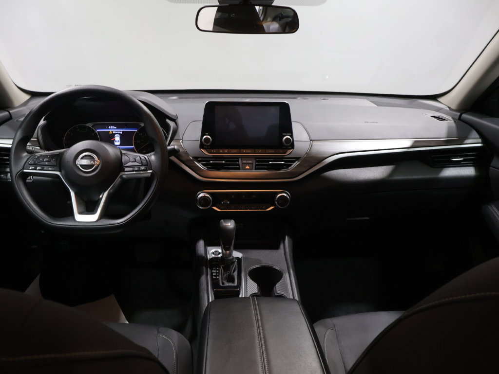 Used 2025 Nissan Altima 2.5 SV FWD image 17