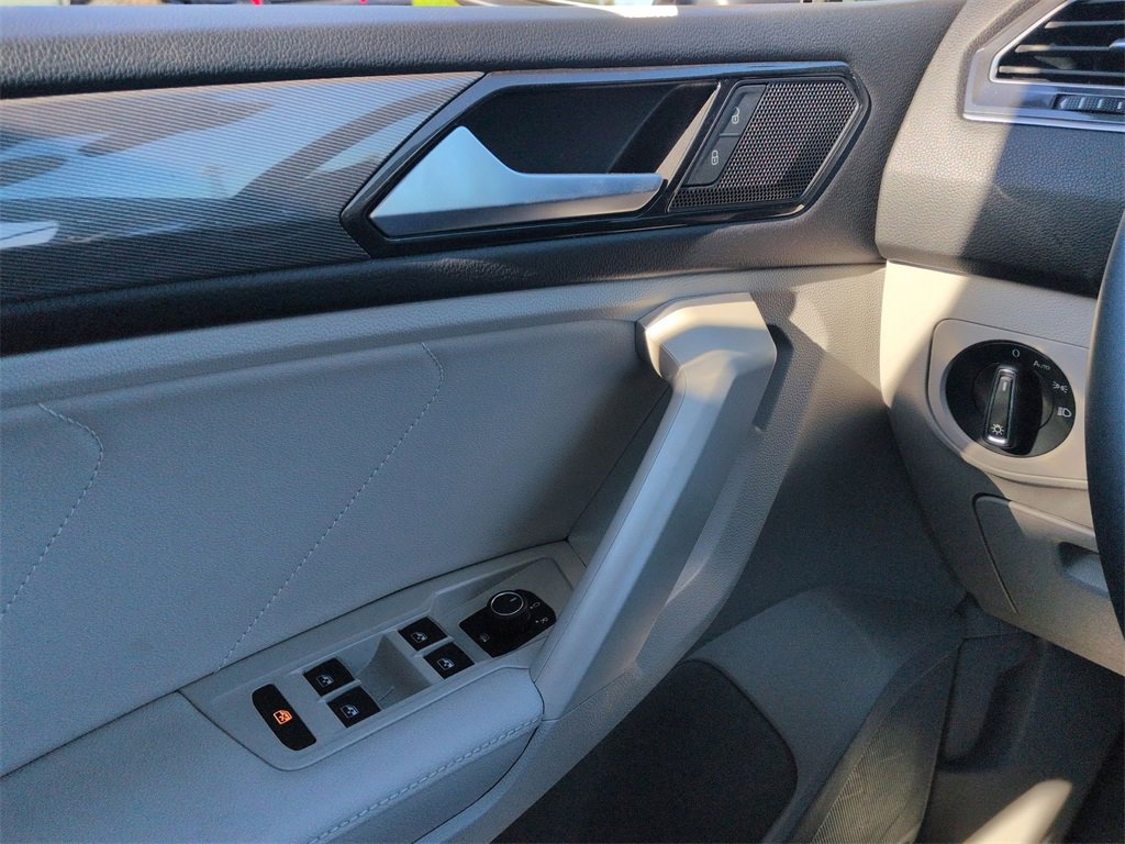 Used 2024 Volkswagen Tiguan SE image 27