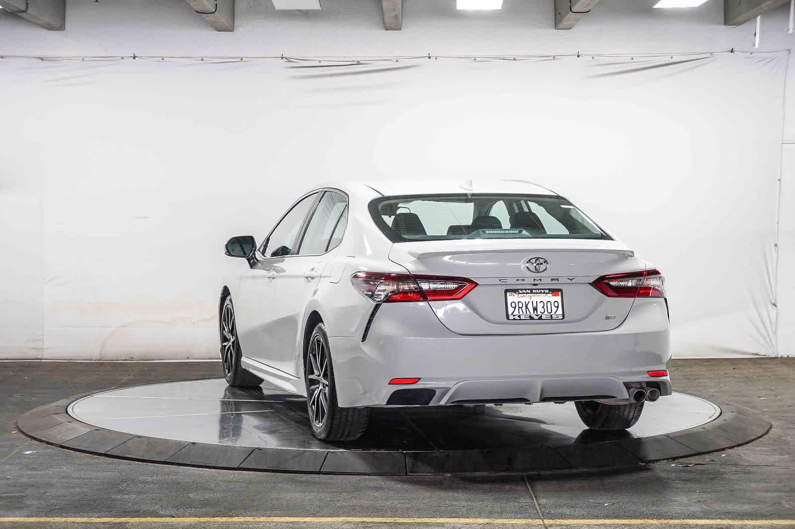 Certified 2022 Toyota Camry SE FWD image 2
