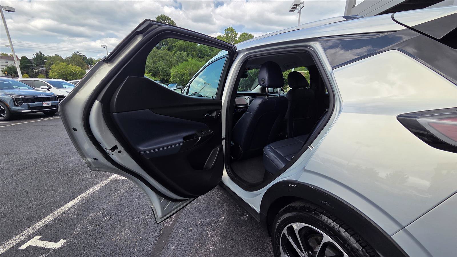 Used 2023 Chevrolet Bolt EUV Premier FWD image 26