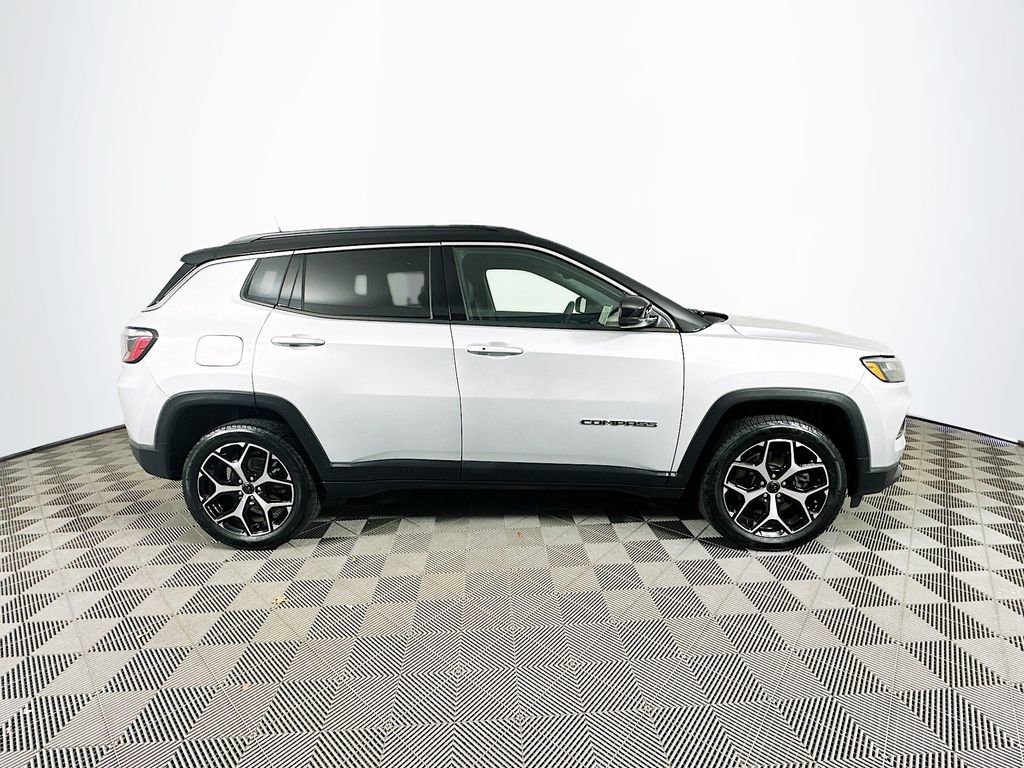 Used 2025 Jeep Compass Limited AWD/4WD image 13