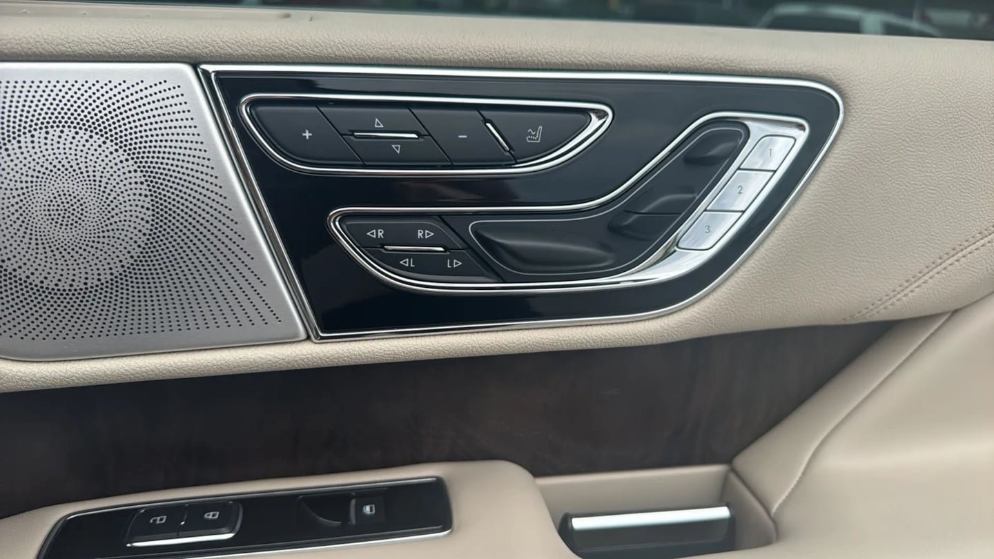 Used 2019 Lincoln Navigator Reserve AWD/4WD image 45