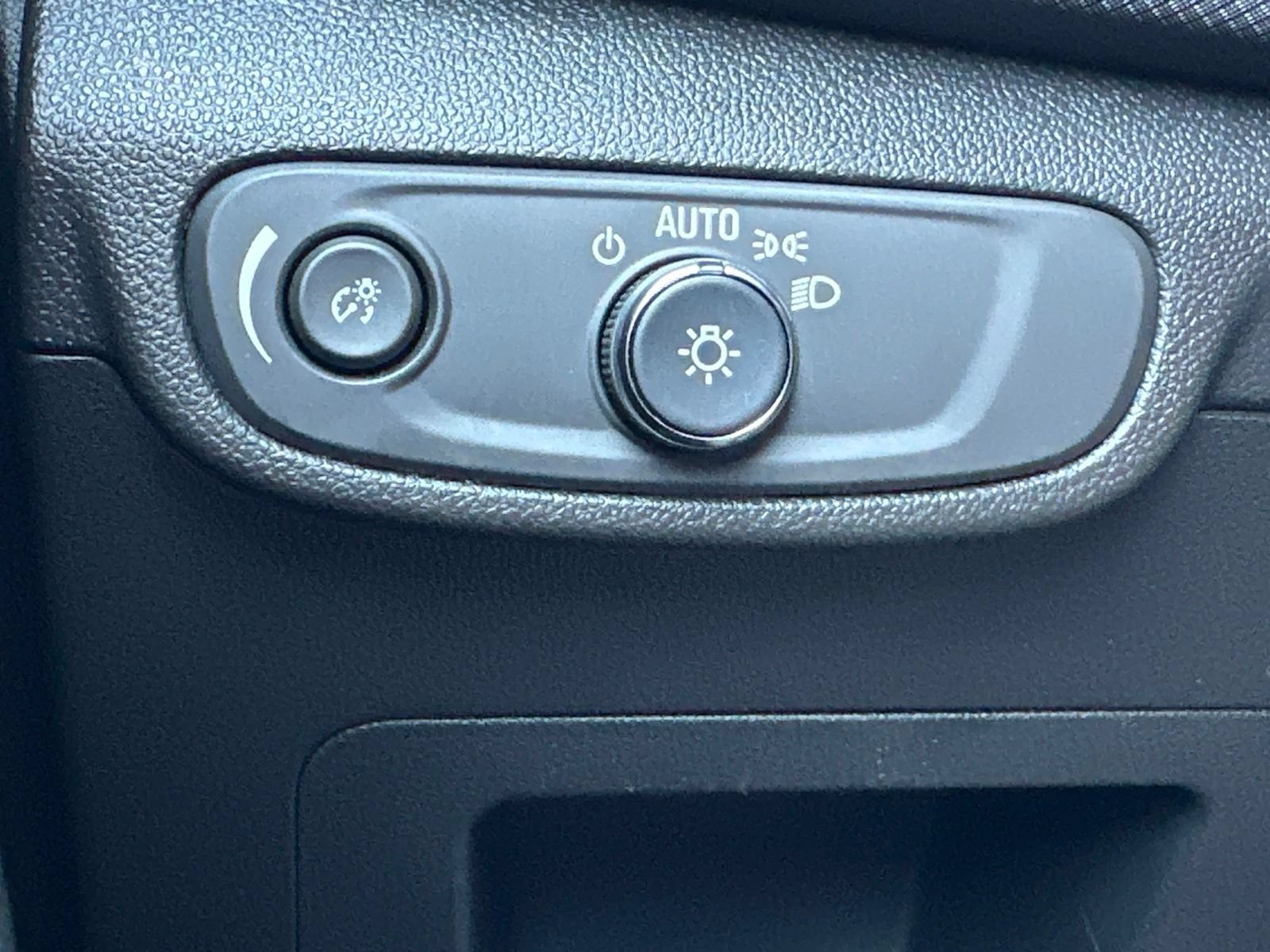 Used 2024 Chevrolet TrailBlazer RS w/ Convenience Package AWD/4WD image 31