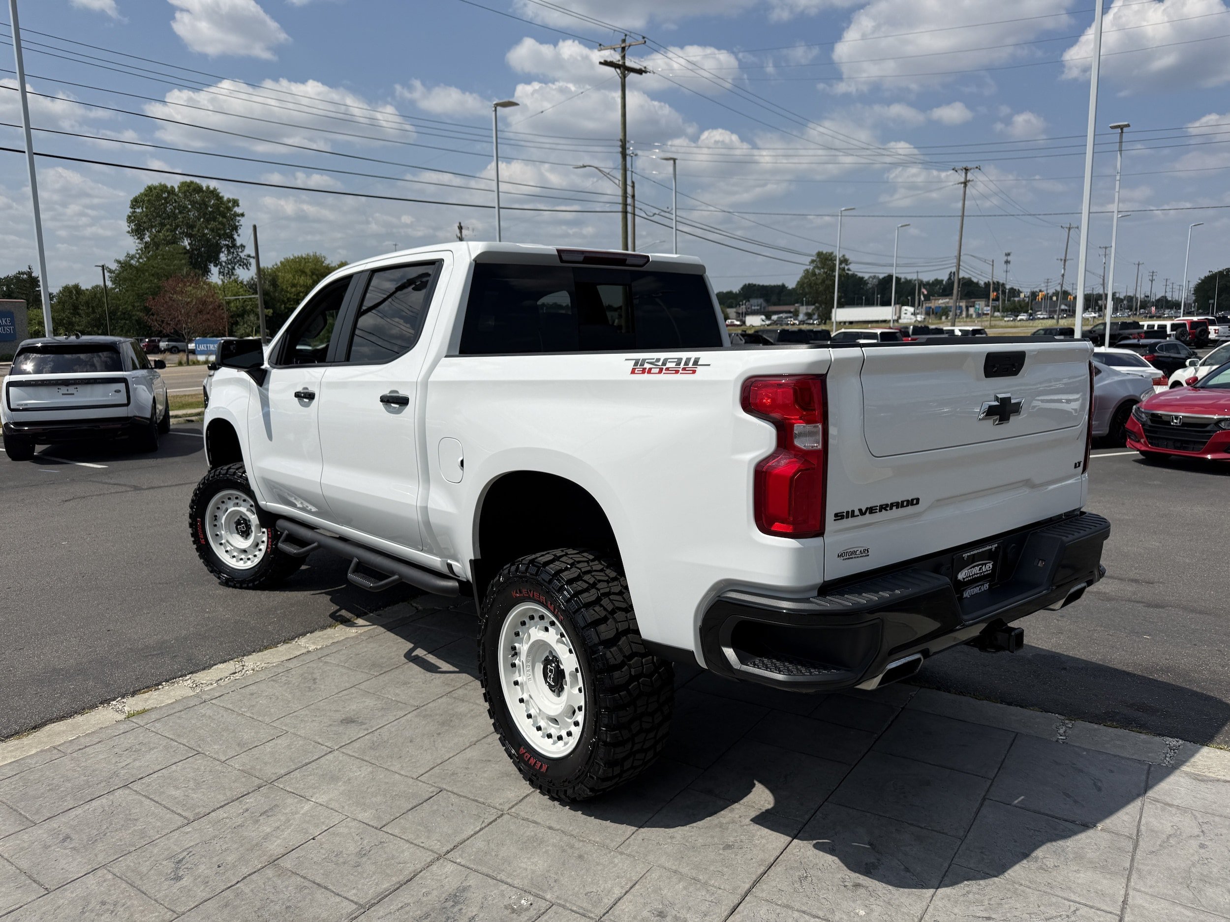 Used 2021 Chevrolet Silverado 1500 LT Trail Boss w/ Convenience Package II AWD/4WD image 4