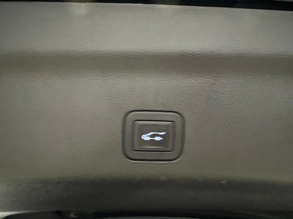 Used 2026 Chevrolet Suburban High Country AWD/4WD image 37