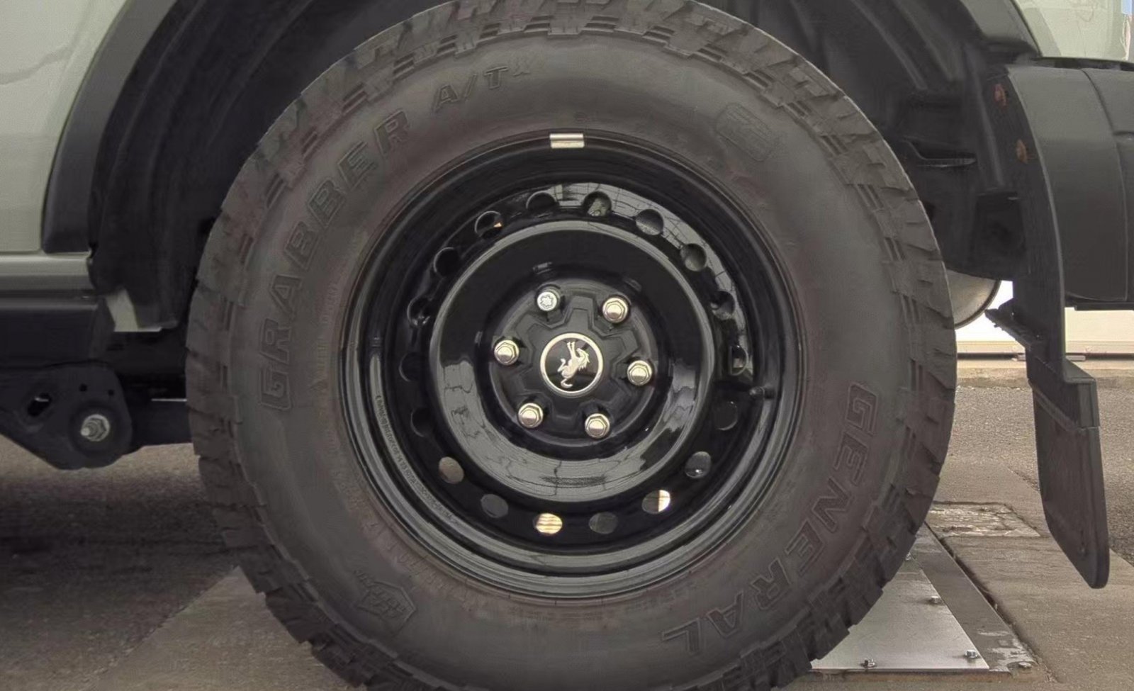 Used 2023 Ford Bronco Black Diamond AWD/4WD image 12