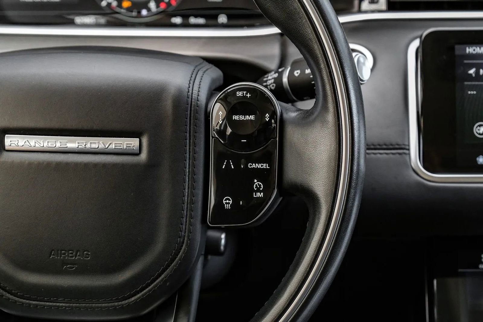 Used 2020 Land Rover Range Rover Evoque SE AWD/4WD image 22