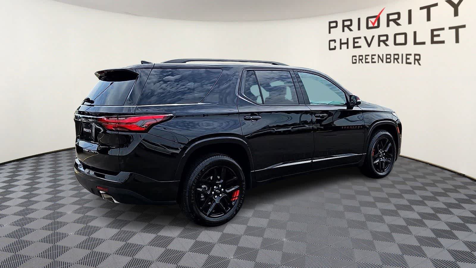 Certified 2023 Chevrolet Traverse Premier w/ Redline Edition FWD image 8