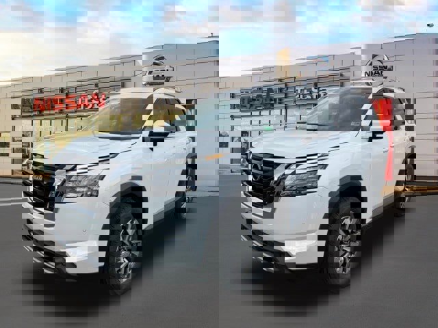 New 2025 Nissan Pathfinder SL image 2