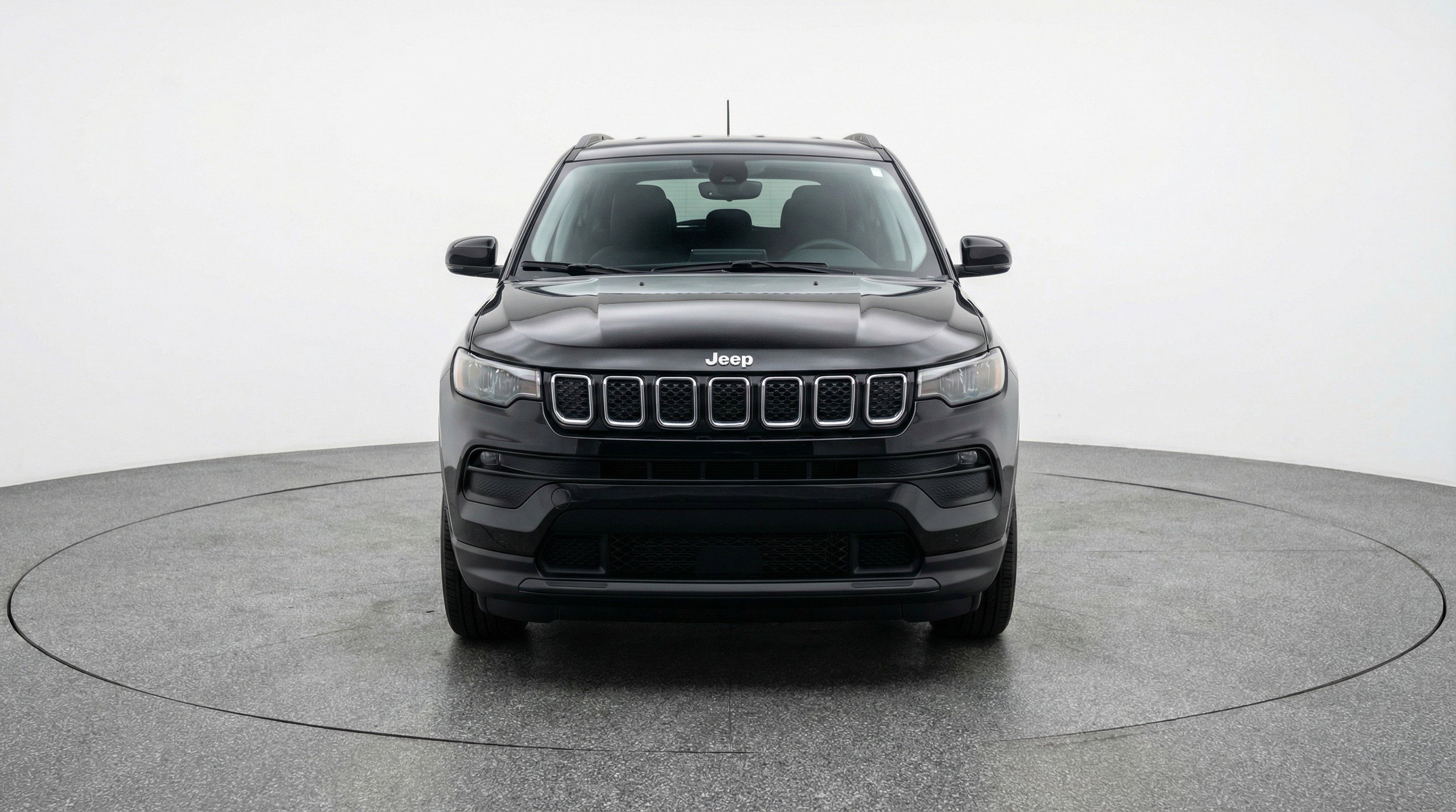 Used 2025 Jeep Compass Latitude image 2