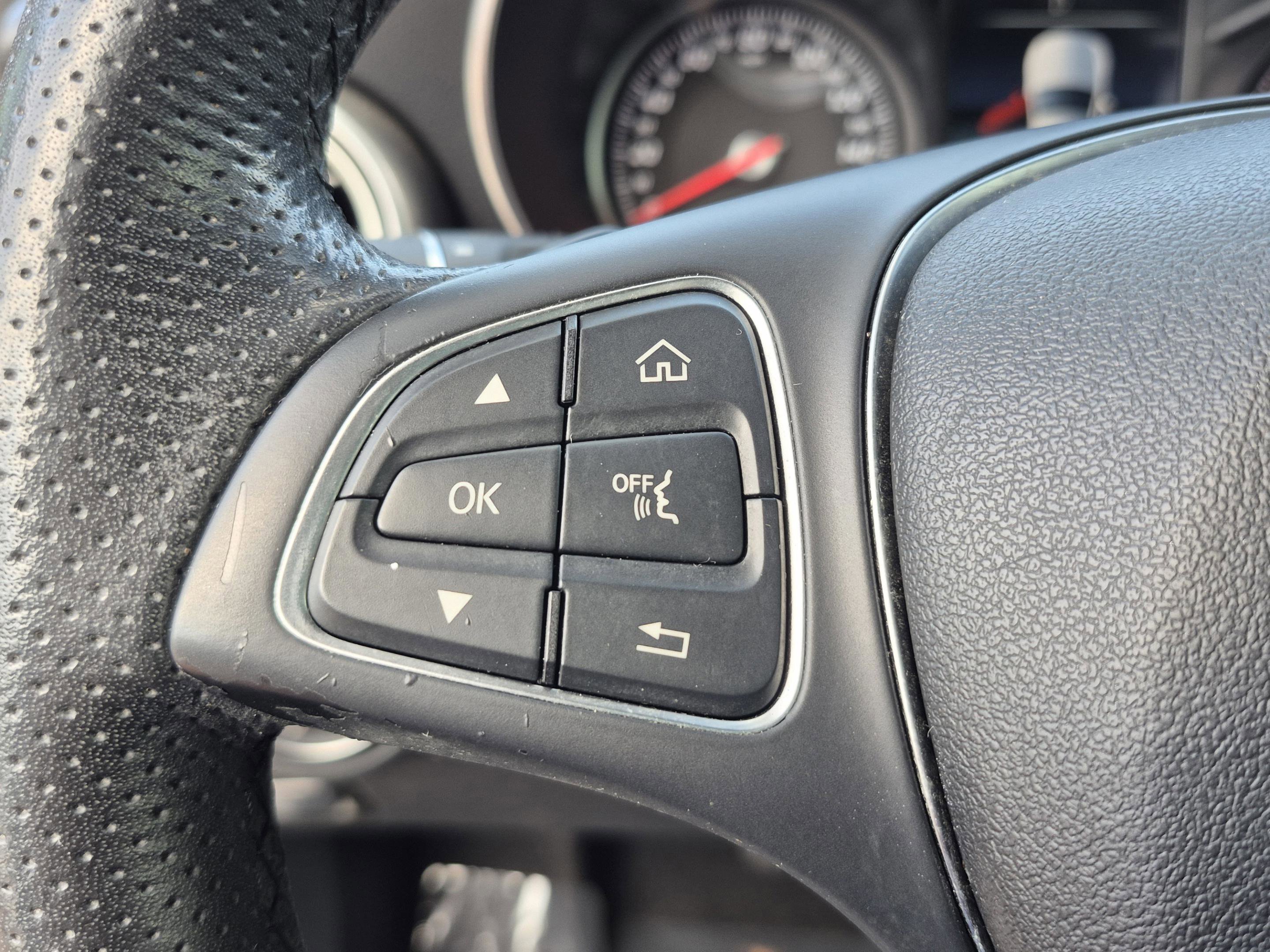 Used 2018 Mercedes-Benz GLC 300 image 30