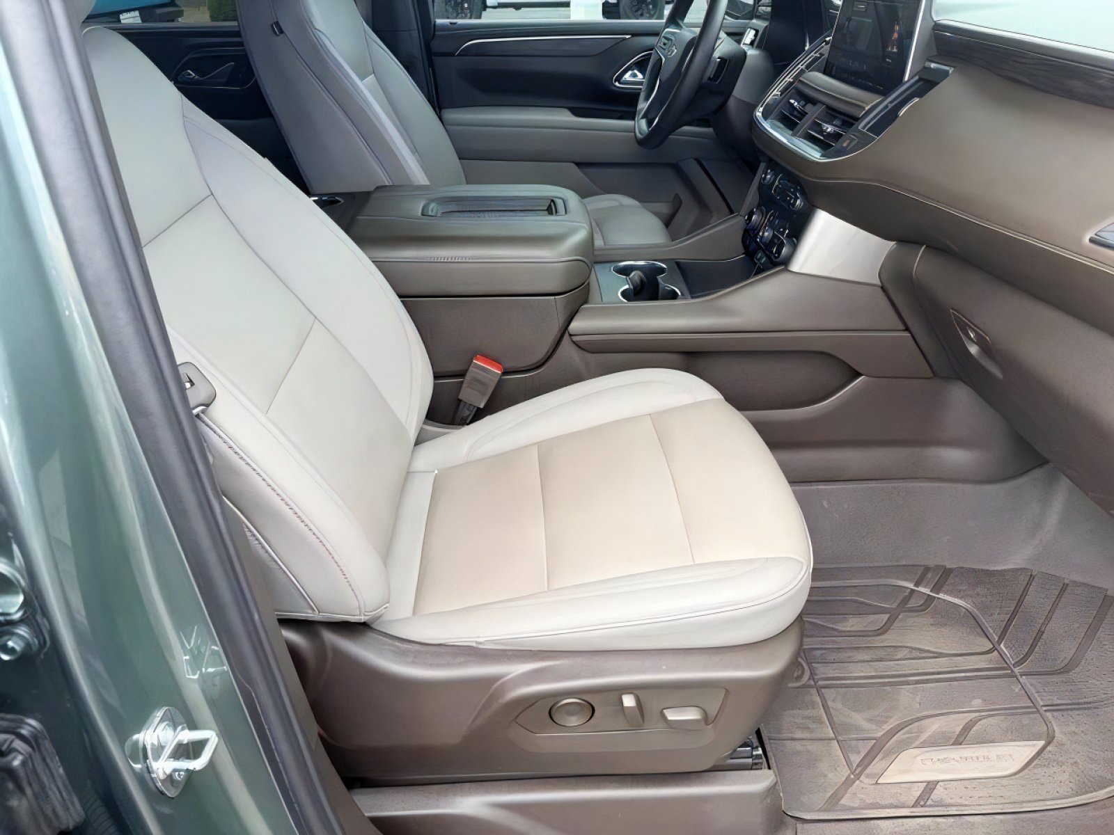Used 2024 Chevrolet Suburban Z71 w/ Off-Road Capability Package AWD/4WD image 12