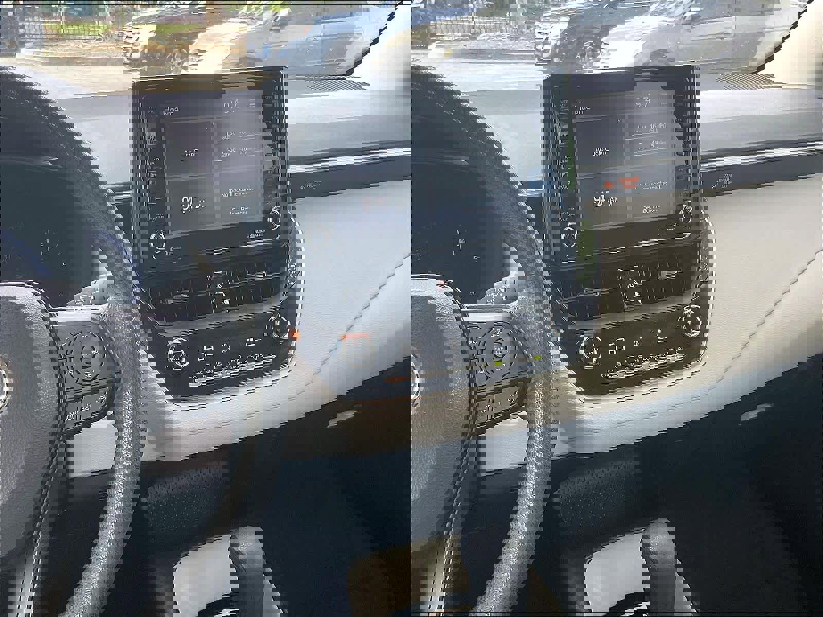 Used 2022 Toyota Corolla LE image 8