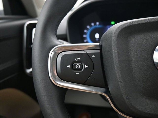 Used 2024 Volvo XC40 B5 Plus w/ Protection Package Premier image 25