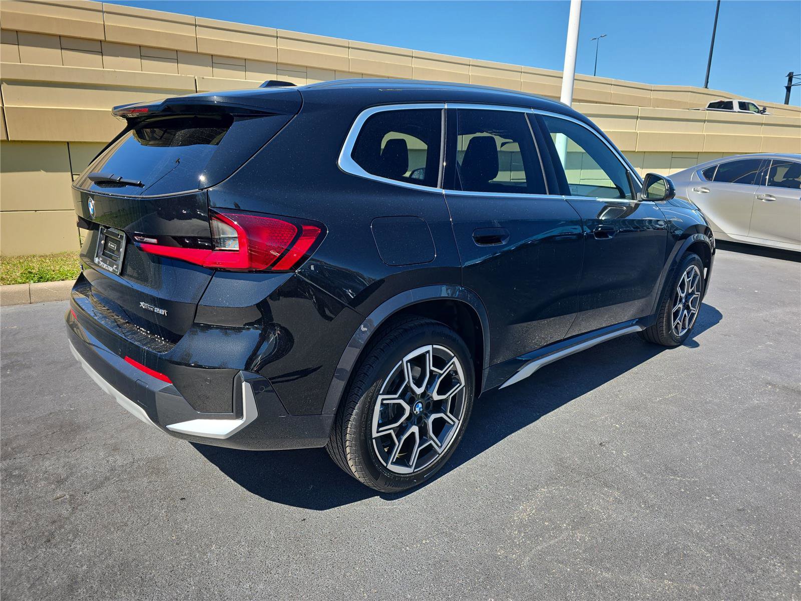 Used 2025 BMW X1 xDrive28i image 2