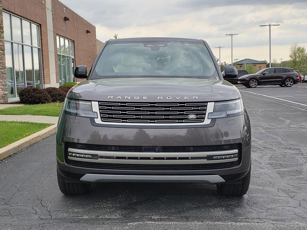 New 2025 Land Rover Range Rover Long Wheelbase SE image 2