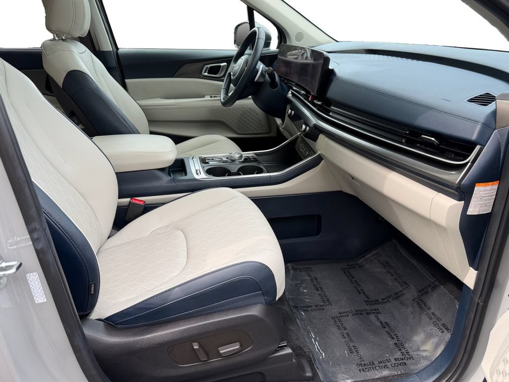 Certified 2025 Kia Carnival SX w/ SX Dark Edition Package FWD image 8