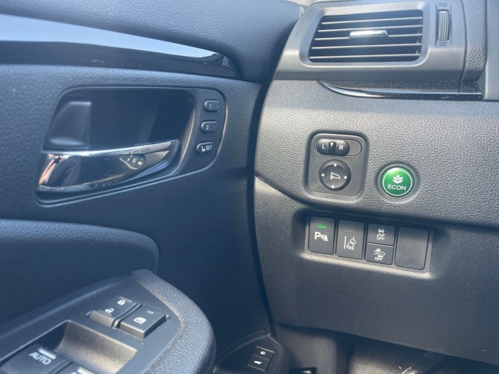 Used 2017 Honda Pilot Touring image 17