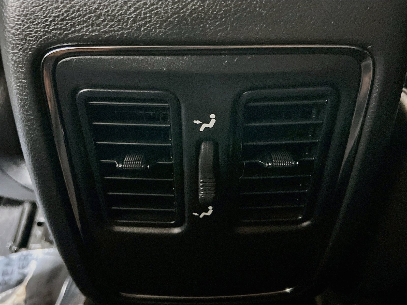Used 2019 Dodge Durango SXT RWD image 17