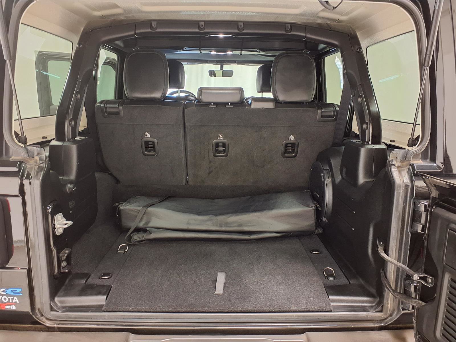 Used 2022 Jeep Wrangler Unlimited Sahara image 29