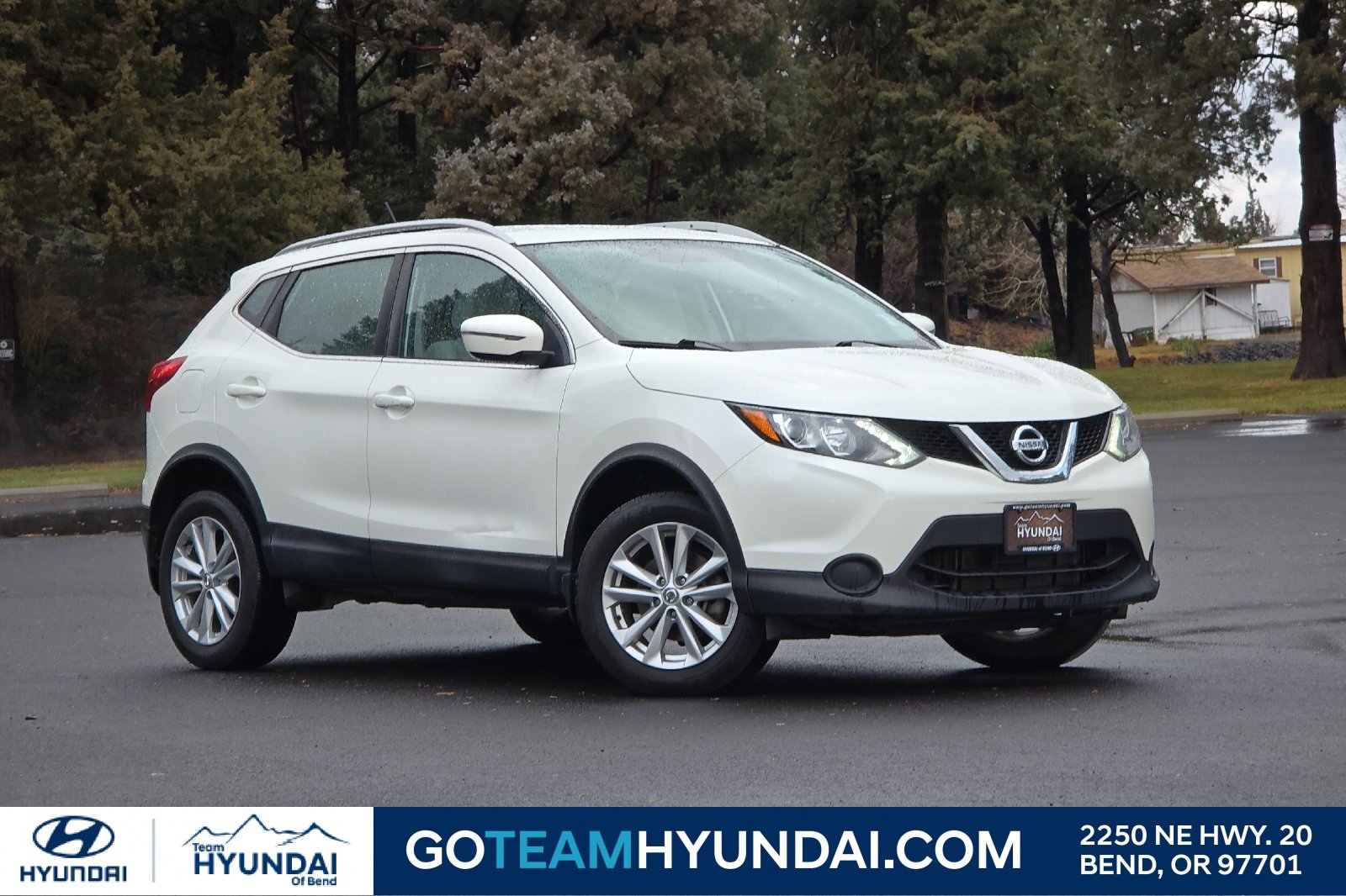Used 2017 Nissan Rogue Sport SV image 1