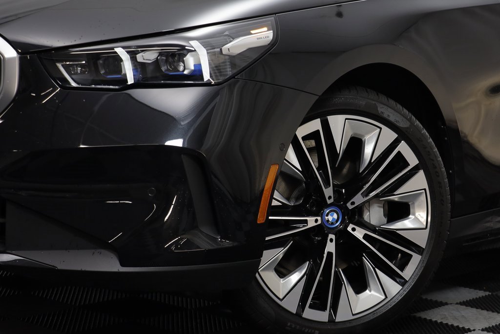 New 2025 BMW i5 xDrive40 w/ Premium Package image 3