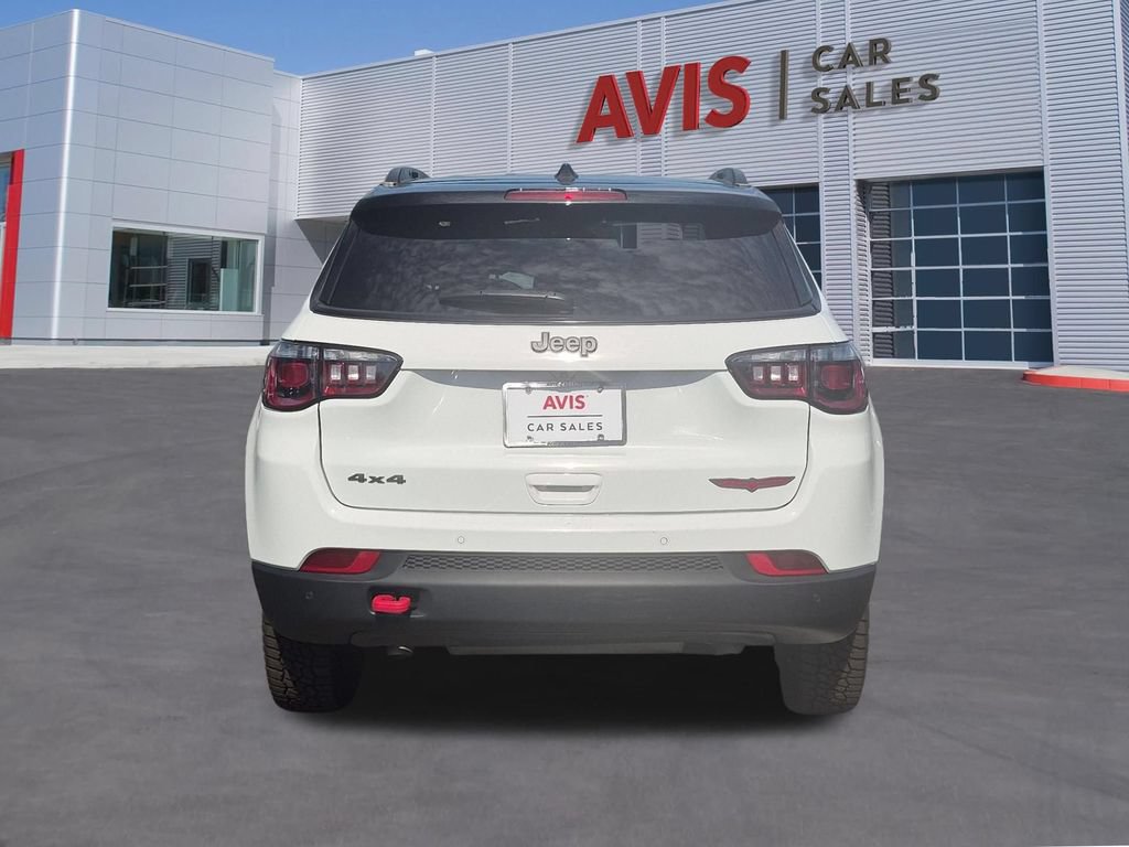 Used 2025 Jeep Compass Trailhawk AWD/4WD image 7