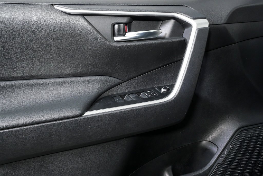 Used 2021 Toyota RAV4 XLE w/ Convenience Package image 6