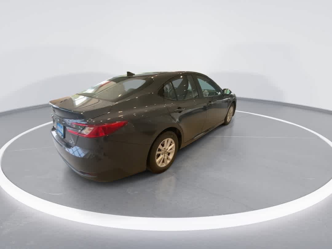 Used 2025 Toyota Camry LE FWD image 8
