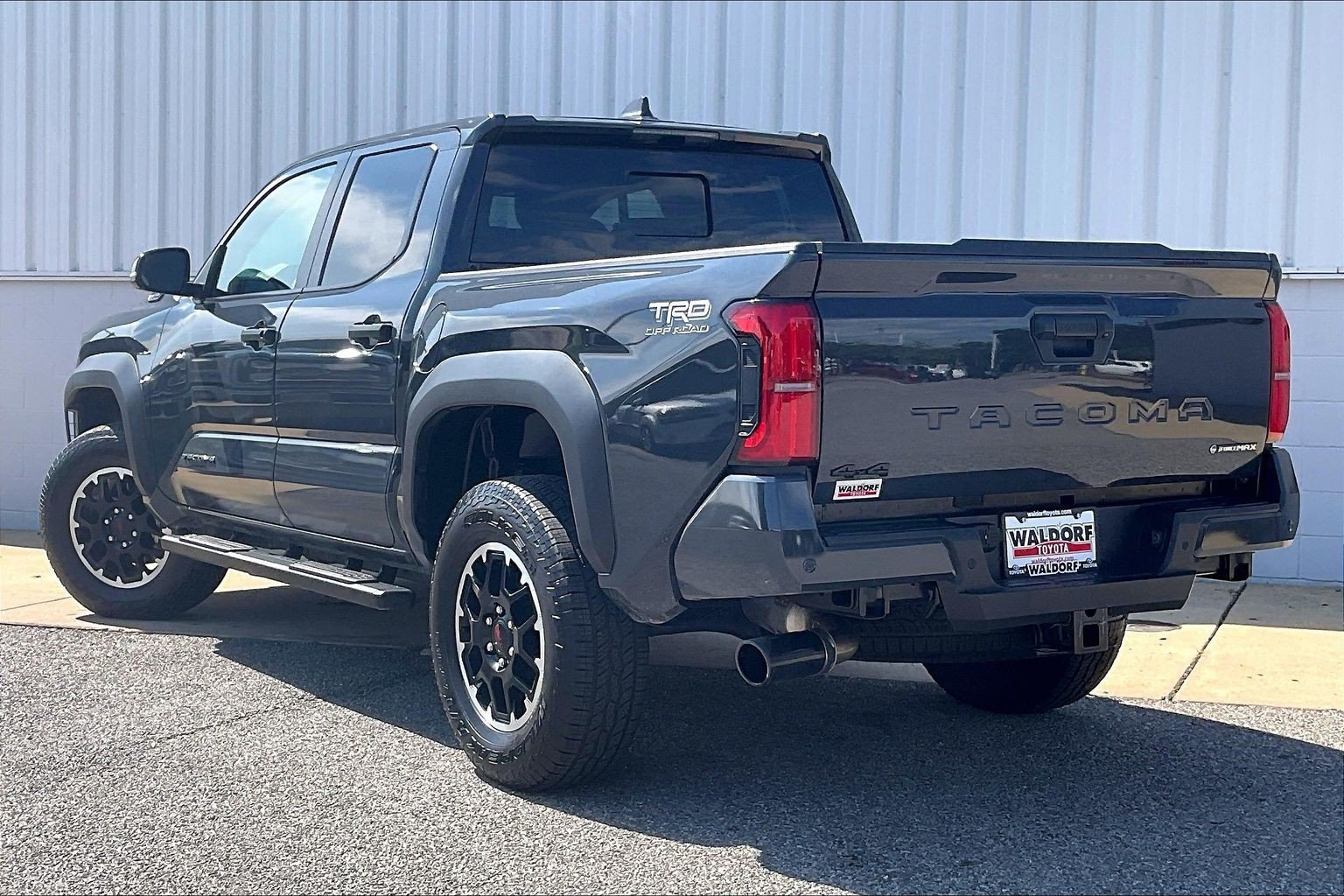 Used 2025 Toyota Tacoma TRD Off-Road w/ TRD Off Road Upgrade Package AWD/4WD image 15