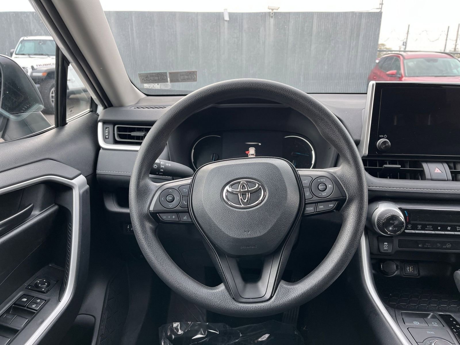 Used 2025 Toyota RAV4 LE image 27