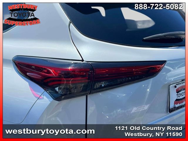 Used 2023 Toyota Highlander XLE AWD/4WD image 9
