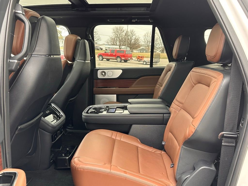 Used 2023 Lincoln Navigator L Reserve image 14