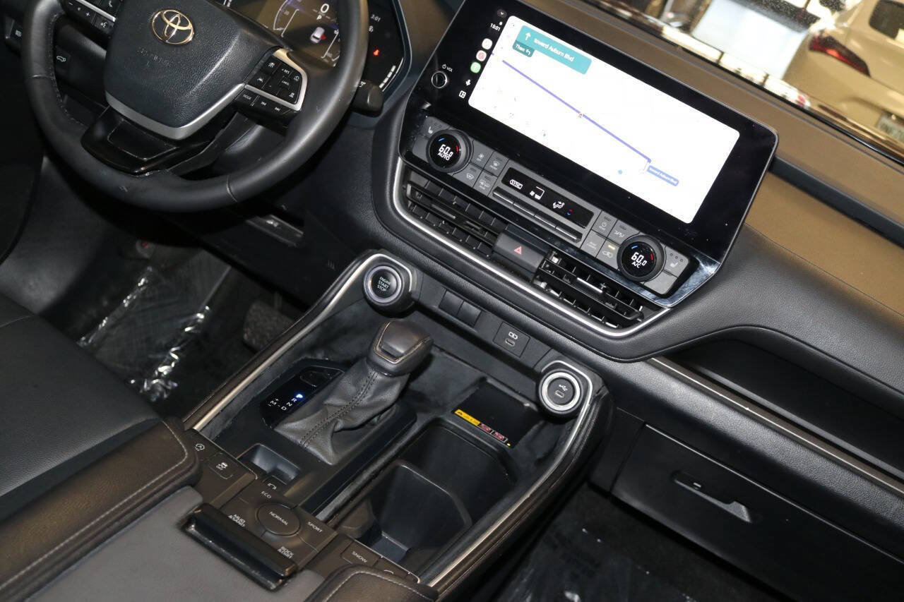 Used 2024 Toyota Grand Highlander AWD image 24