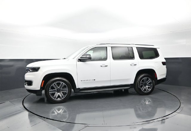Used 2024 Jeep Wagoneer Series II w/ Flexible Seating Group RWD image 3