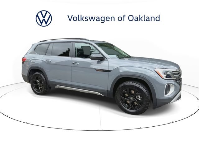 New 2026 Volkswagen Atlas Peak Edition AWD/4WD image 2