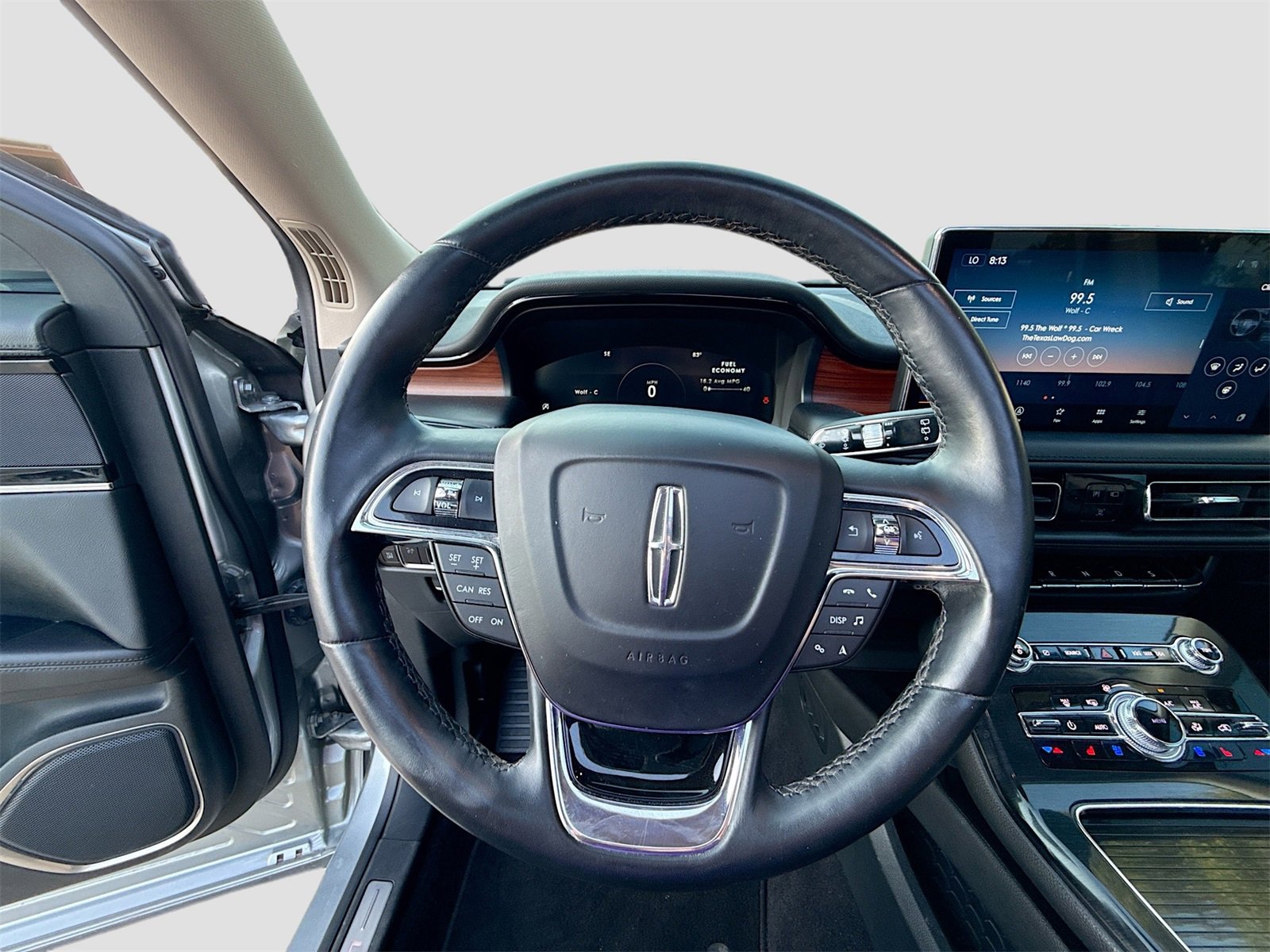 Used 2023 Lincoln Nautilus Reserve image 11