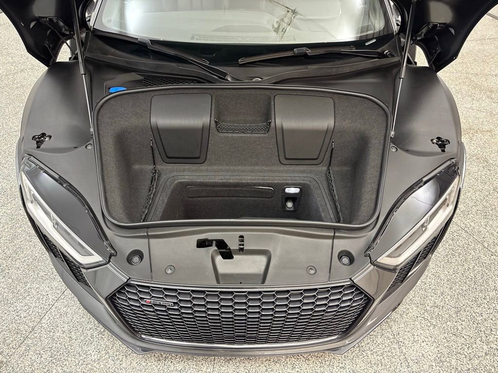 Used 2018 Audi R8 V10 w/ Premium Package image 40