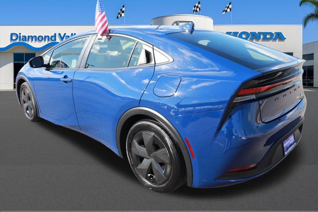 Used 2025 Toyota Prius LE image 4