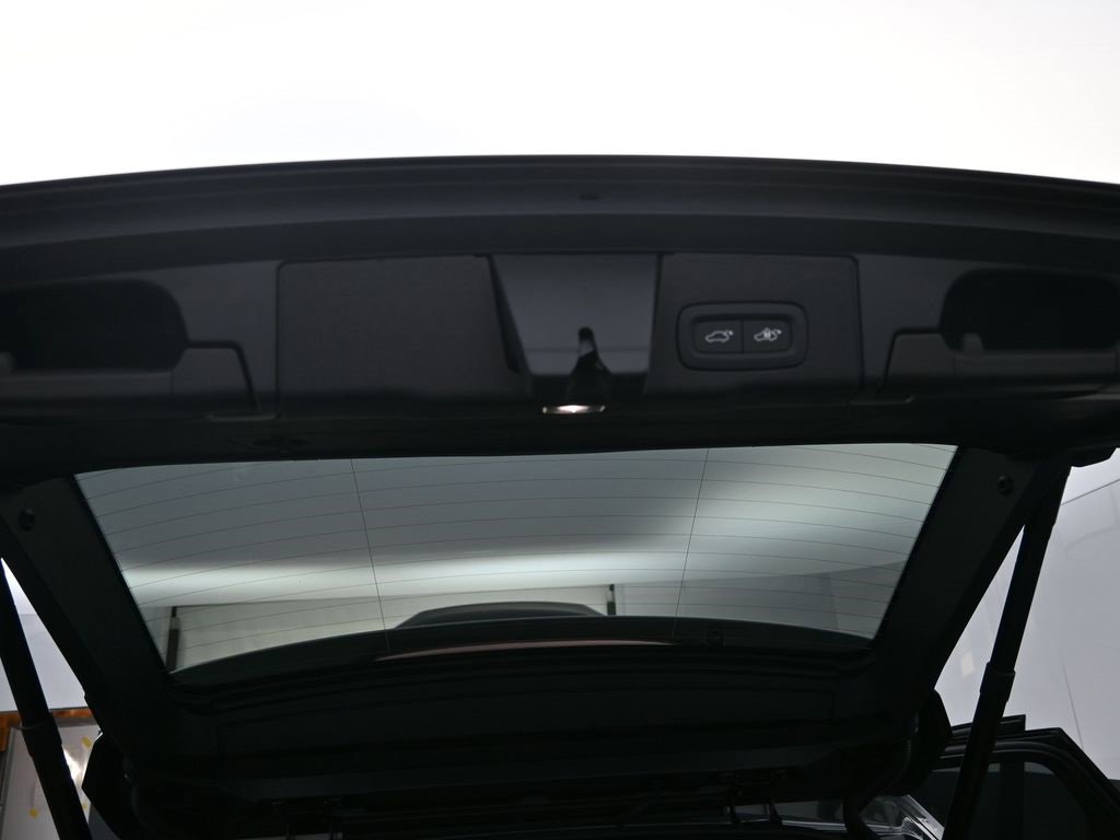 New 2026 Volvo XC60 B5 Plus w/ Climate Package image 31