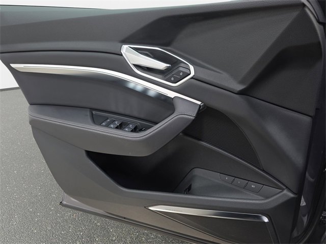 Used 2020 Audi e-tron Premium Plus image 27