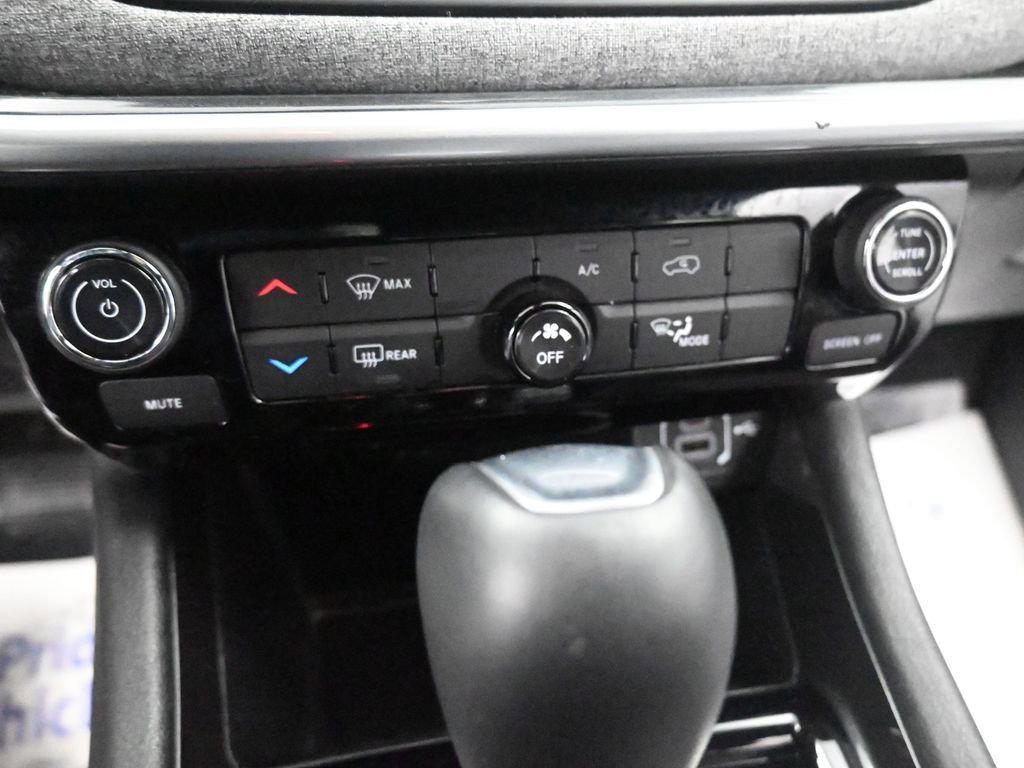 Used 2024 Jeep Compass Latitude image 37