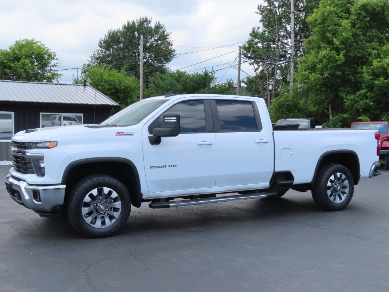 Used 2024 Chevrolet Silverado 2500 LT AWD/4WD image 2
