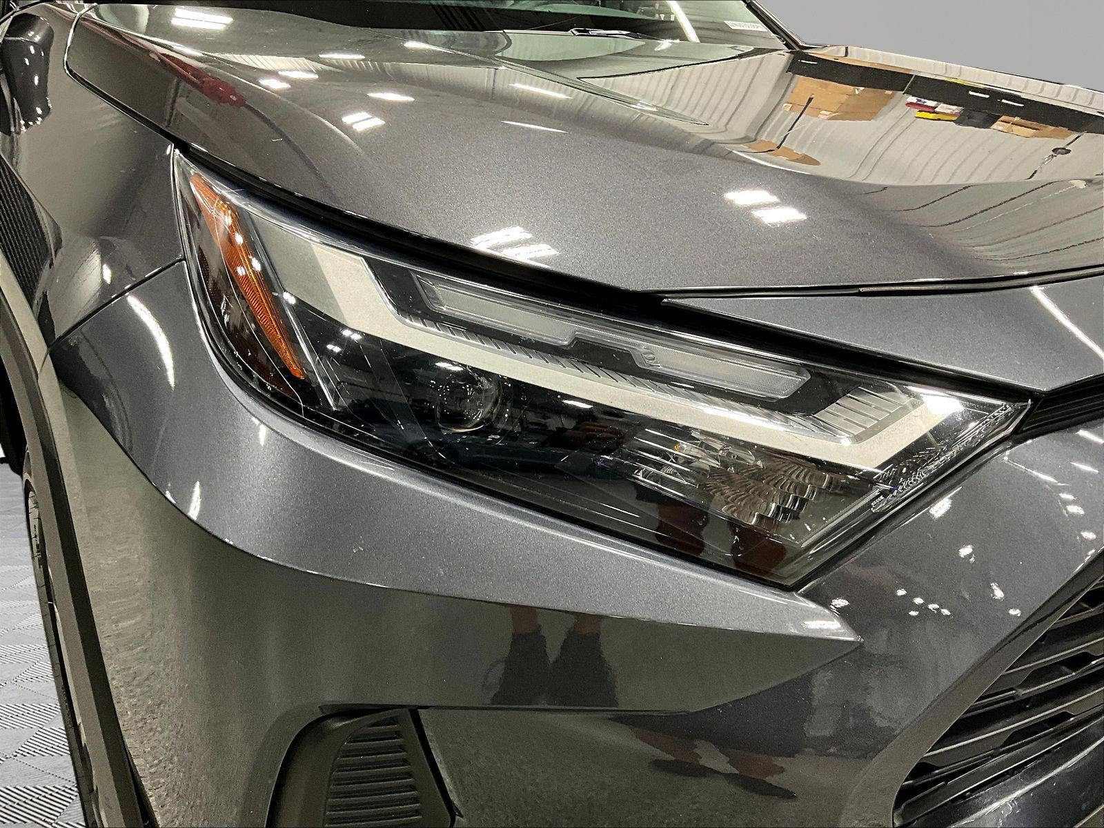 Used 2022 Toyota RAV4 XLE AWD/4WD image 32