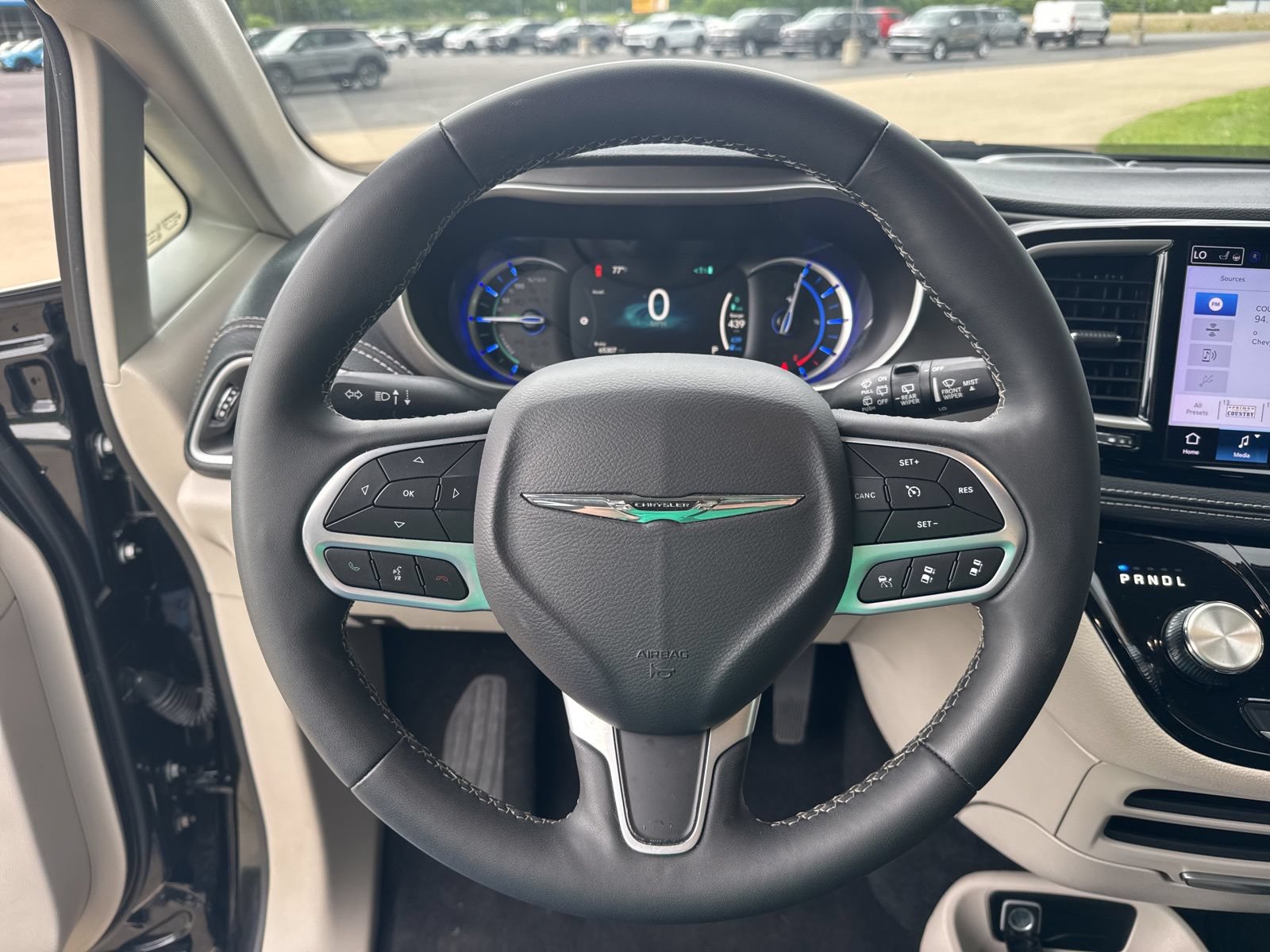Used 2024 Chrysler Pacifica Limited FWD image 22