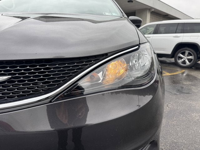 Used 2020 Chrysler Voyager Lxi FWD image 10